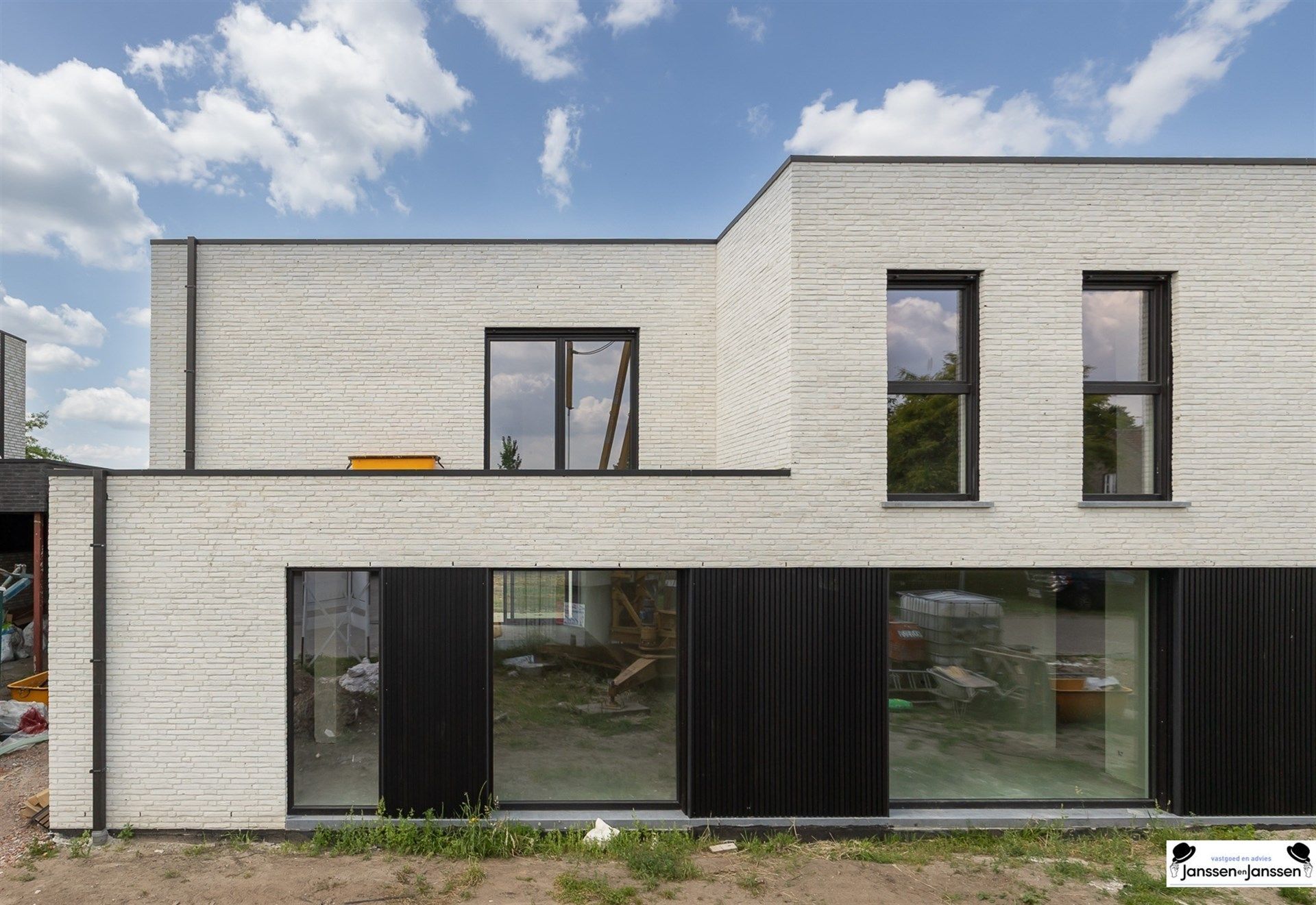 Instapklare, energiezuinige halfopen woning met moderne luxe op toplocatie in Geel foto 3
