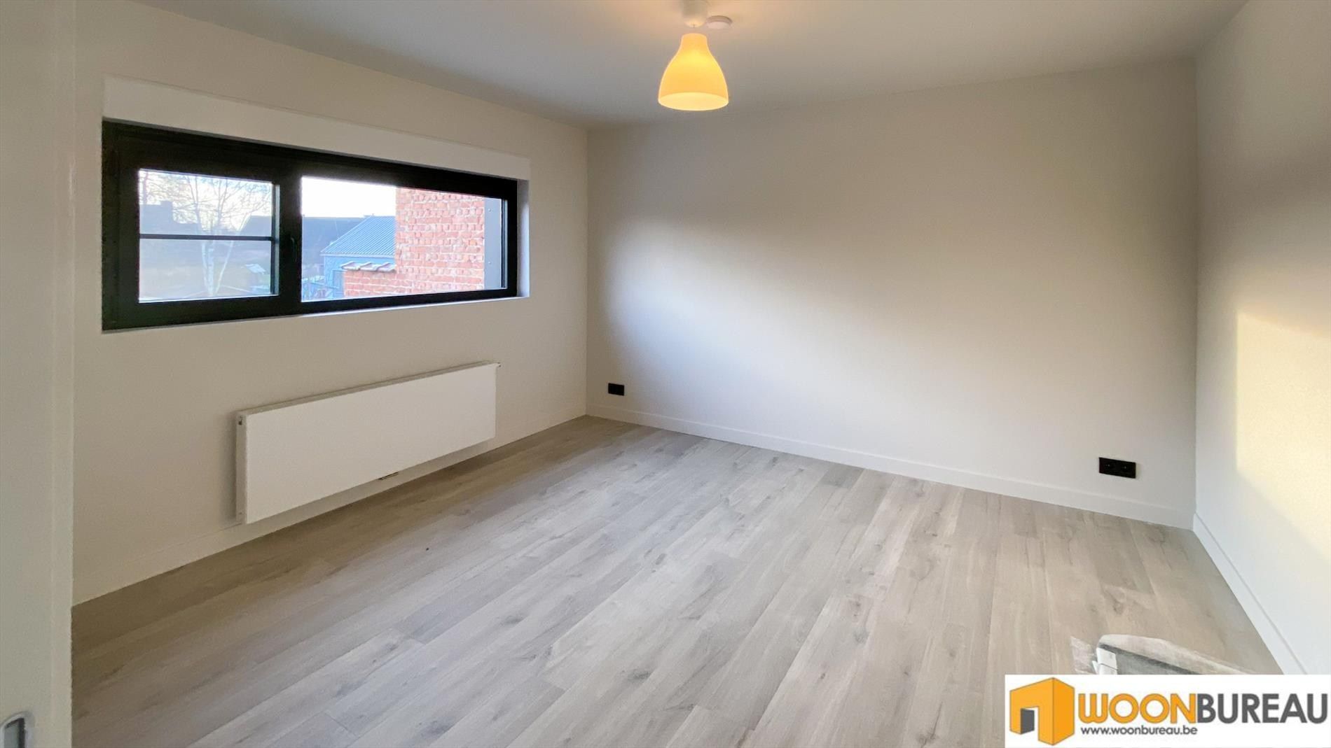 Rijwoning te Lokeren met tuin en garage foto 12