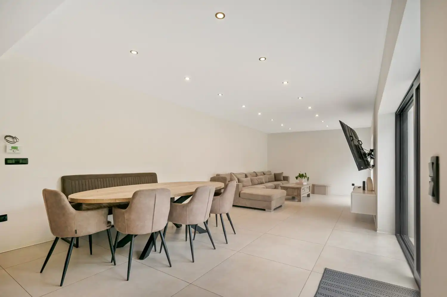 Gerenoveerde woning met 5 slpkrs en 2 badkamers op perceel van 2527m² te Onze-Lieve-Vrouw-Waver foto 5