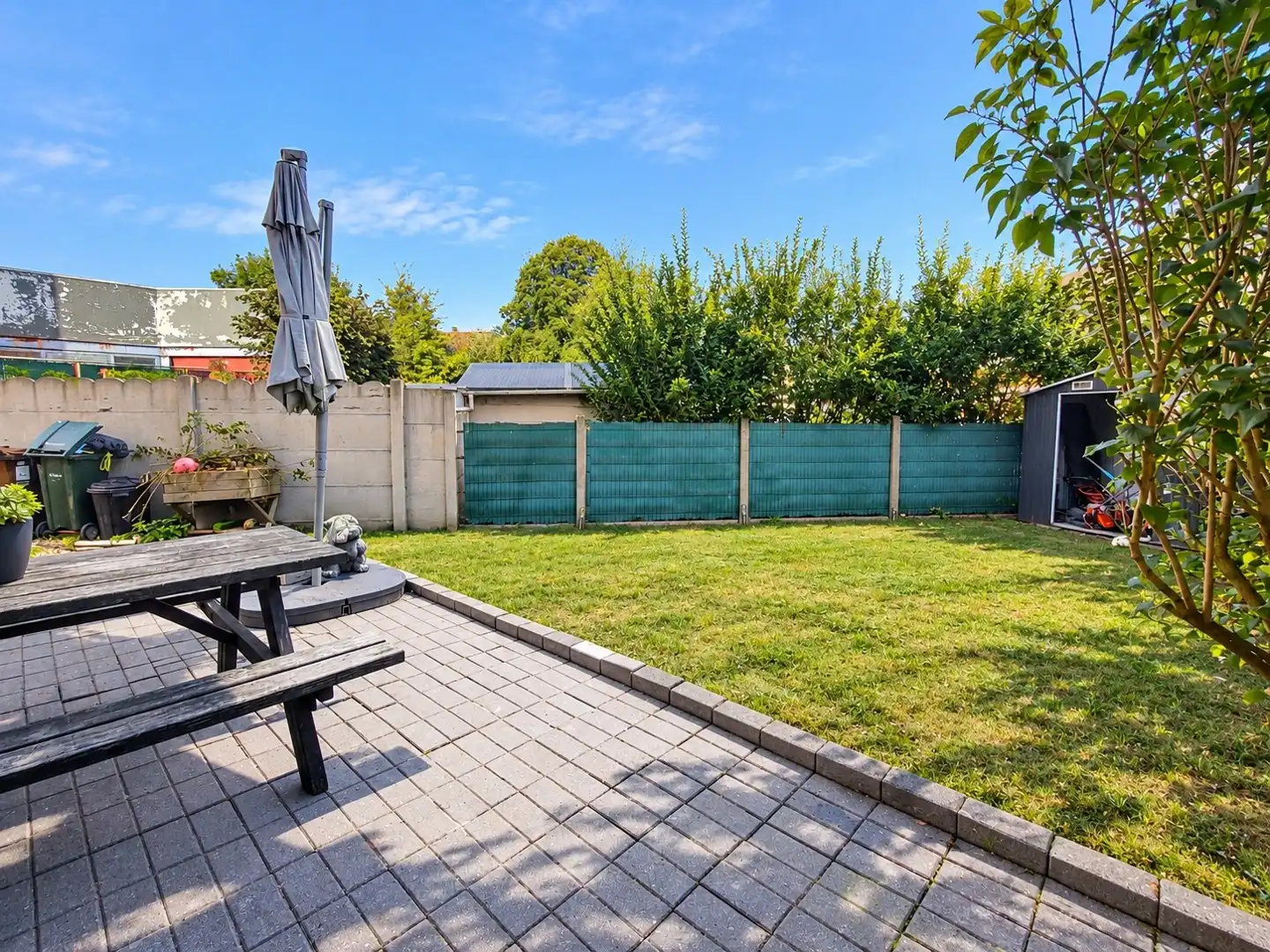 Verrassend ruime, instapklare woning met 3 slaapkamers en zuidger. tuinzone met terras. foto 3