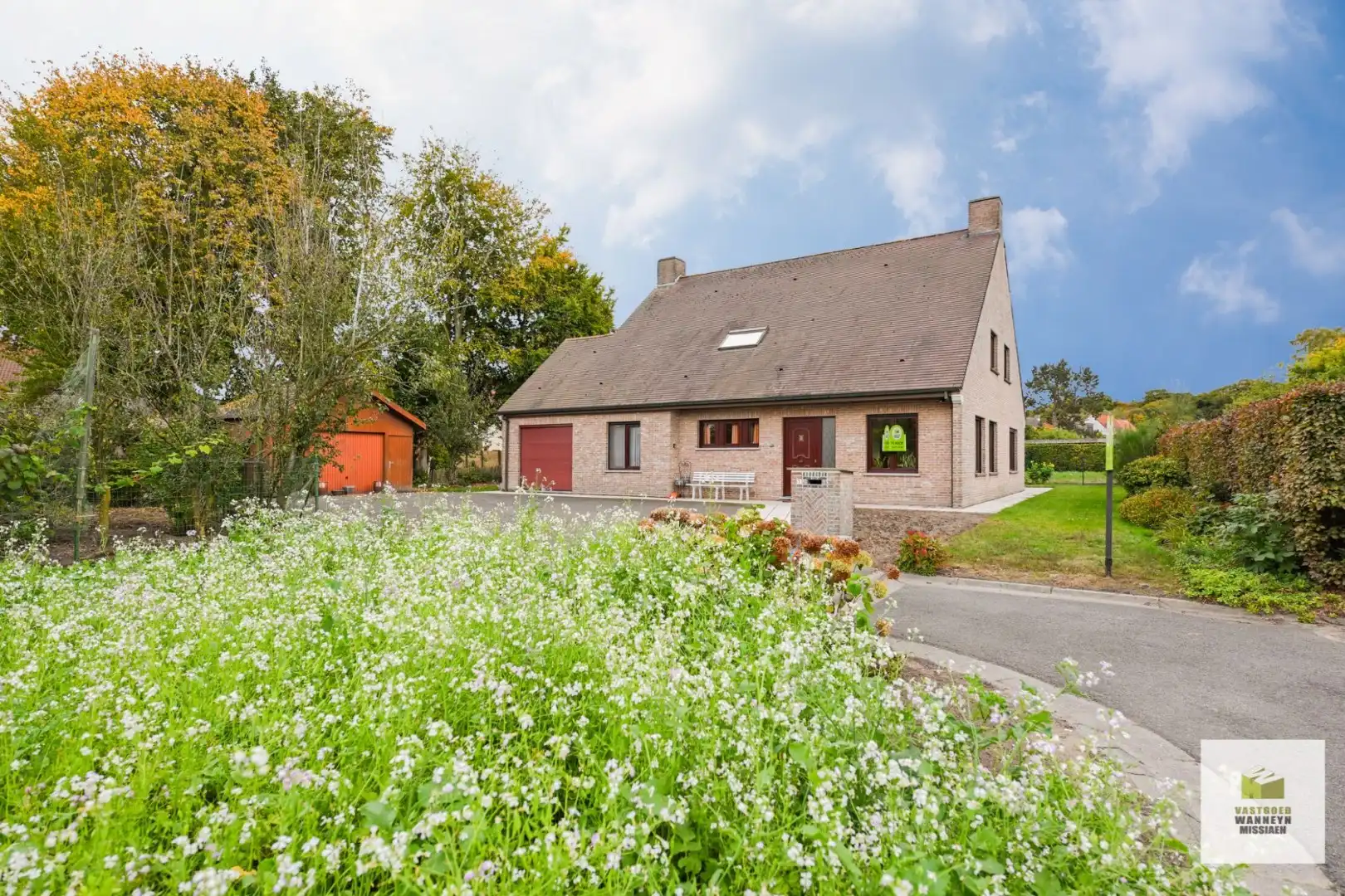 Zeer centraal en rustig gelegen ruime woning met 5 slaapkamers foto {{pictureIndex}}