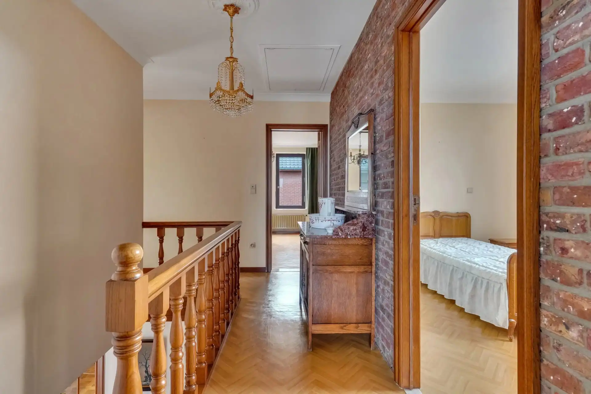 Vrijstaande woning met 4 slaapkamers en magazijn foto 13