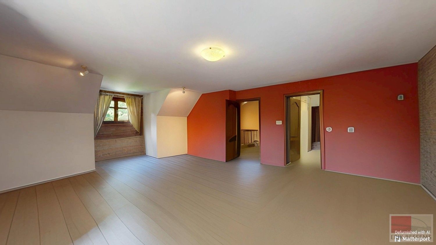 Ruime vrijstaande villa gebouwd in 1989, 365m² woonoppervlakte foto 11