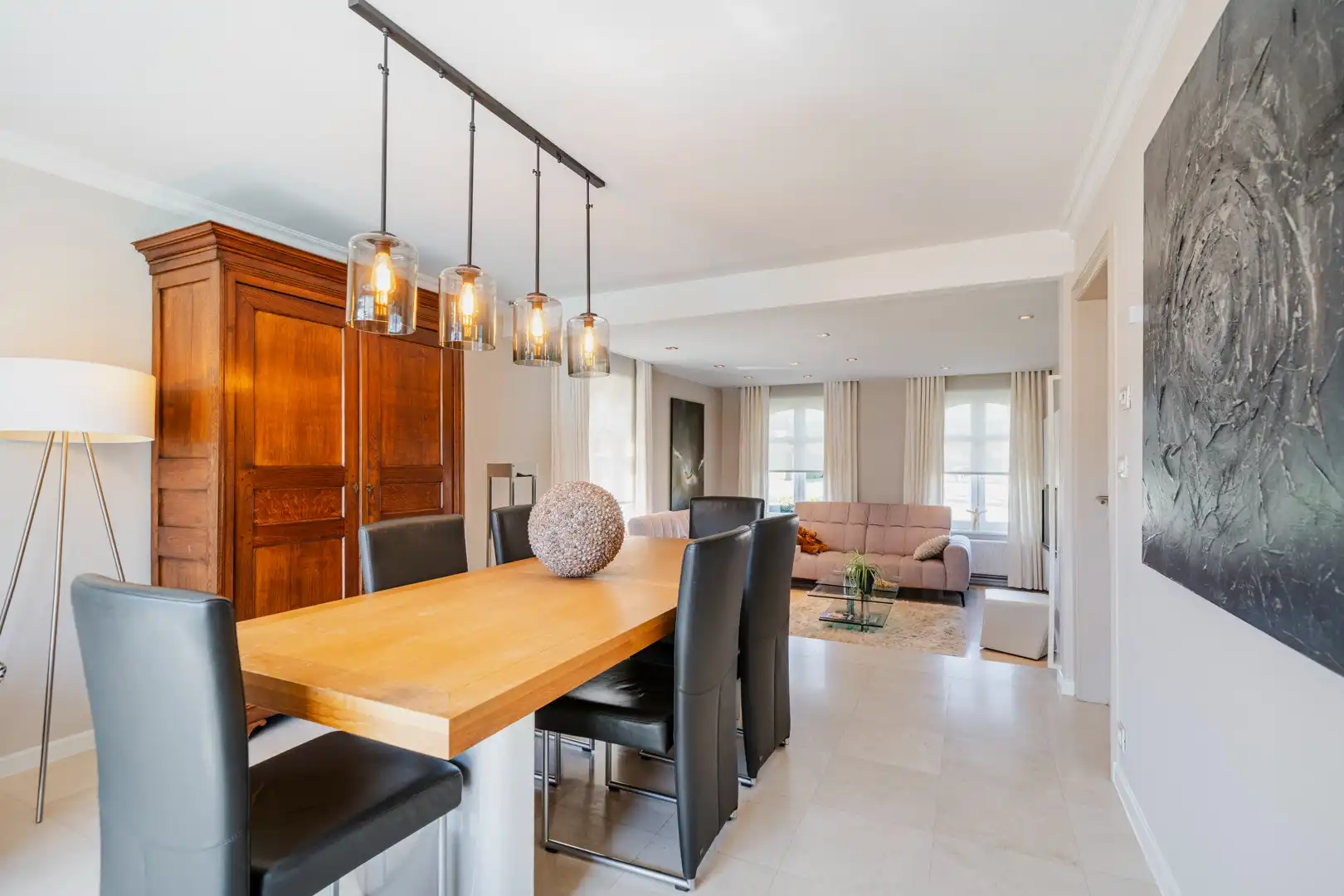 Charmante woning met 4 slaapkamers en verzorgde tuin met zwembad foto 7