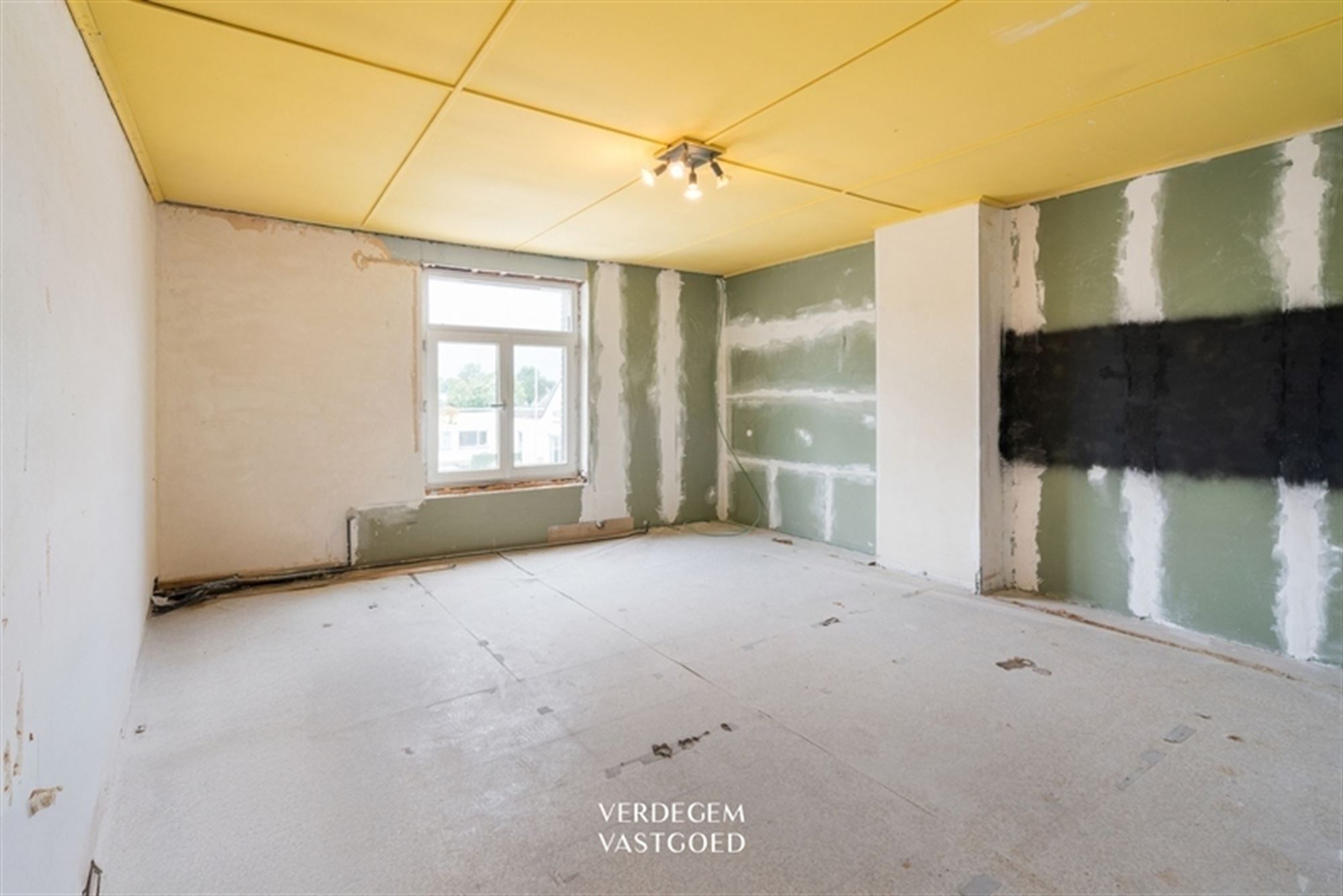 Halfopen woning met 3 slaapkamers, garage en perceel van 660m² foto 11