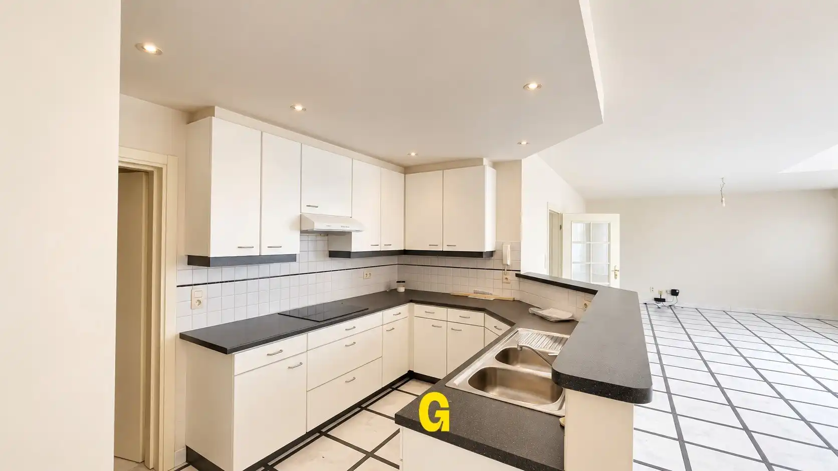 Ruim duplex appartement met 4 slaapkamers en terras in centrum van Hoeselt foto 6
