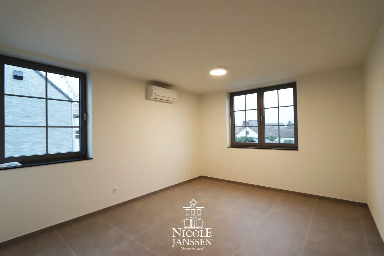 Nieuwbouwwoning met carport foto 14