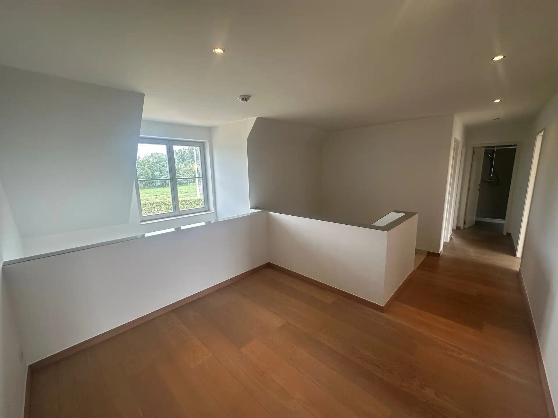 Klassevolle open bebouwing met 4 slaapkamers en prachtig landelijk uitzicht foto 13
