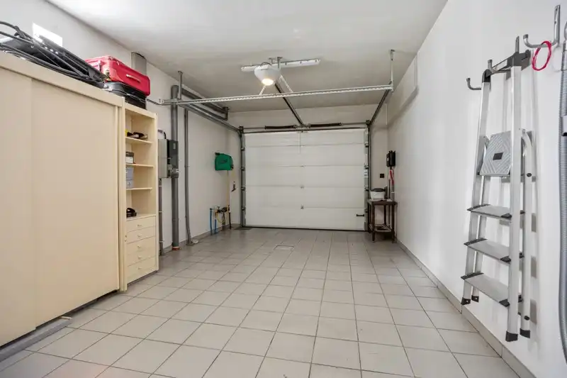 Luxueuze, halfopen bebouwing met 3 slaapkamers, inpandige garage en een prachtige tuin foto 21