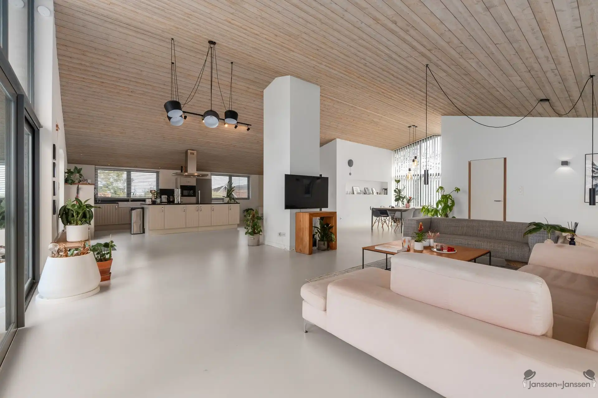 Unieke landelijk-moderne villa met adembenemend uitzicht aan Troostembergbos foto 6