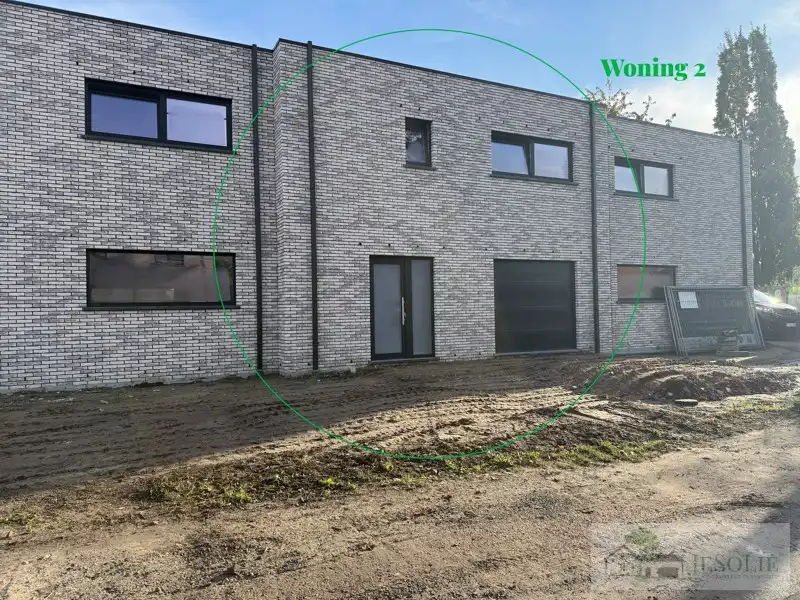 Moderne, energiezuinige woning- volledig afgewerkt met inpandige garage. foto {{pictureIndex}}