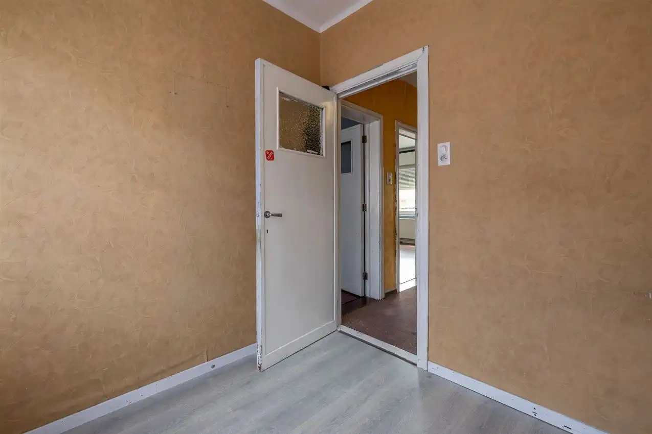 Ruime woning met zuidgerichte tuin en garage in rustige straat nabij centrum. EPC C en 5+ slaapkamers. foto 17