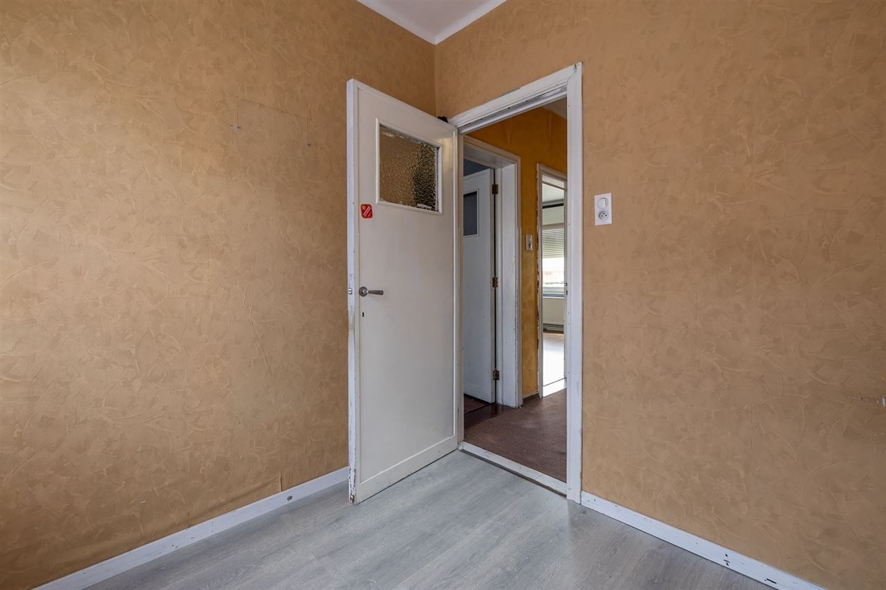 Ruime woning met zuidgerichte tuin en garage in rustige straat nabij centrum. EPC C en 5+ slaapkamers. foto 17