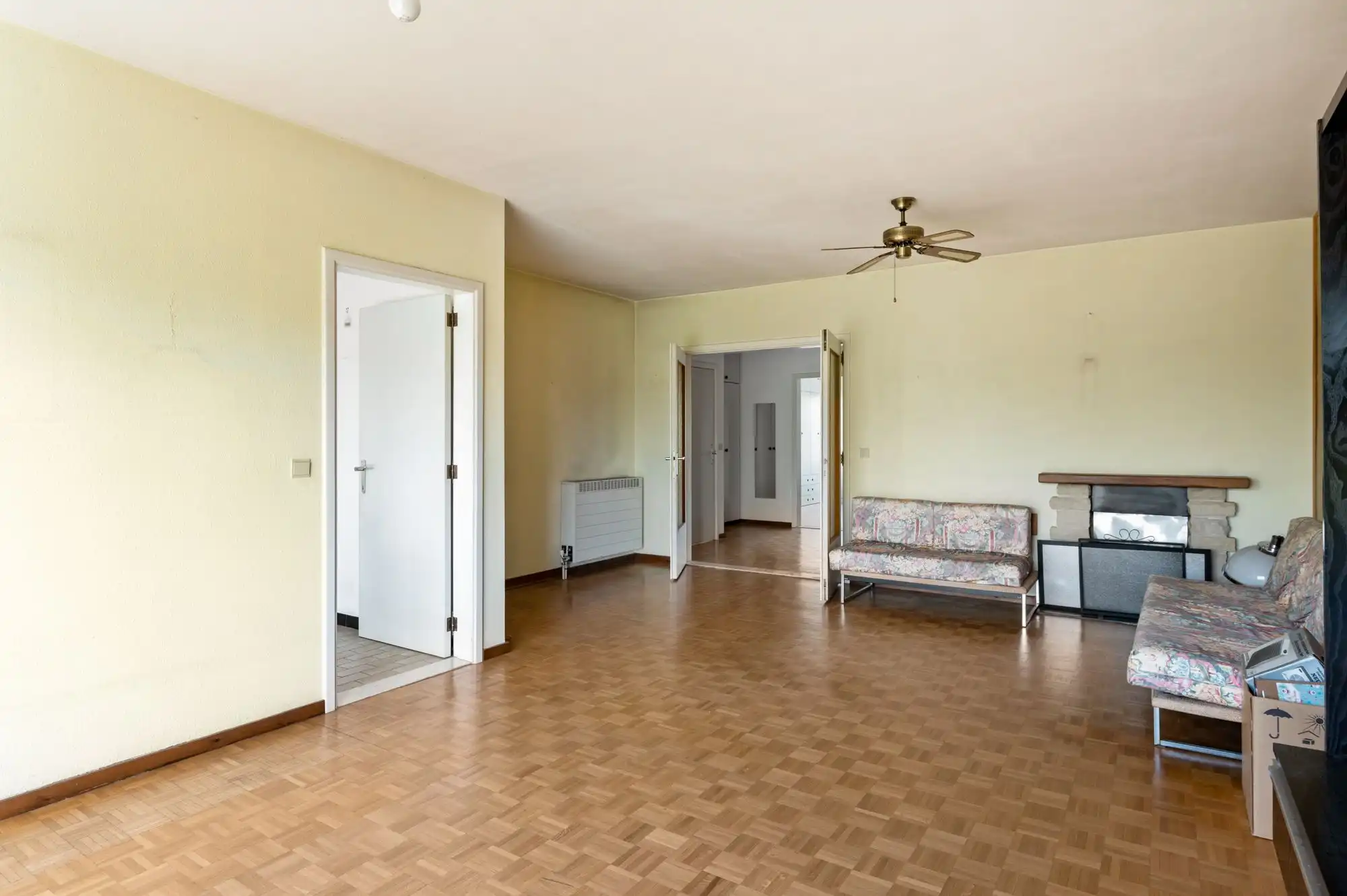 Lichtrijk appartement met sixties vibe en garagebox – ideaal renovatieproject! foto 8