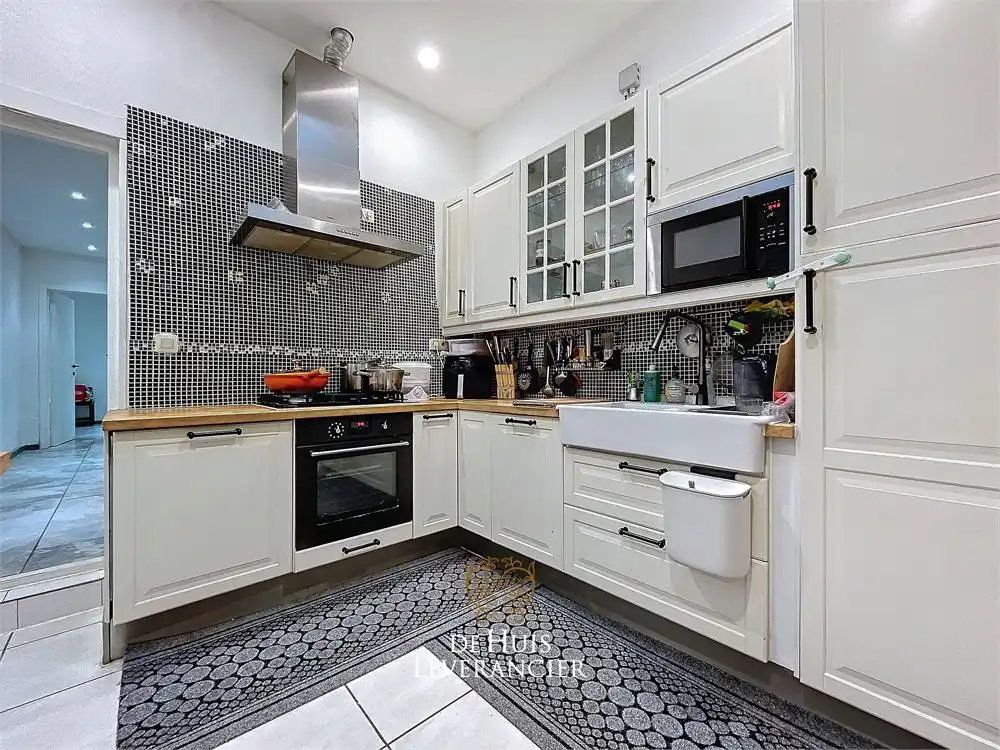 RUIME woning te koop (8 slpks, 2 badk) die ook perfect als tweewoonst kan dienen foto 3