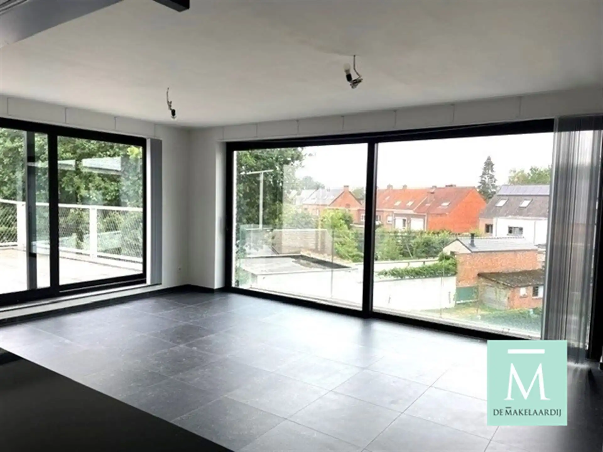 Aangenaam appartement, 2 slaapkamers, ruim terras (75m²), kelder en autostaanplaats foto 10