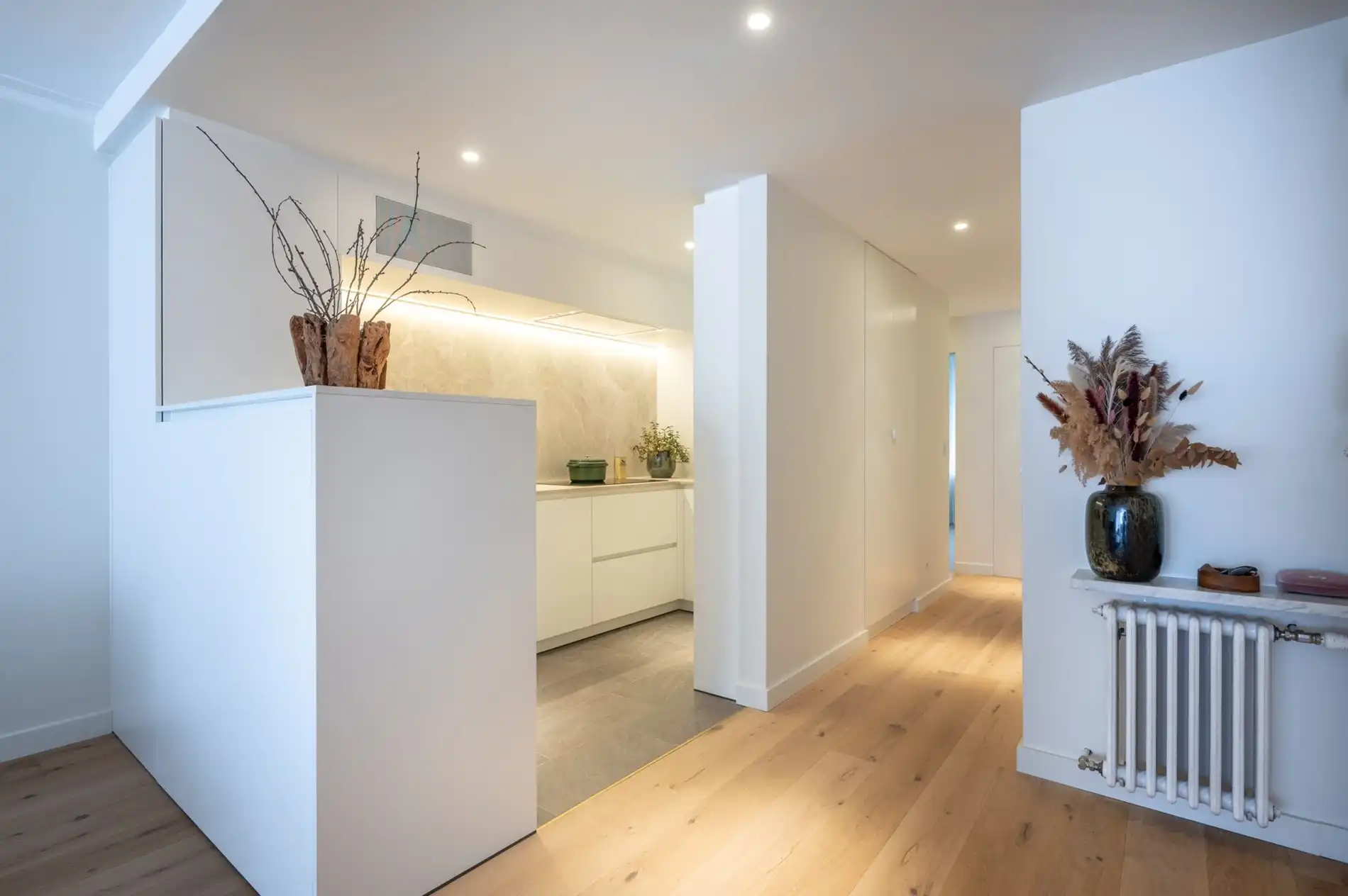 Stijlvol en volledig gerenoveerd appartement op wandelafstand van zee en het commerciële centrum. foto 8