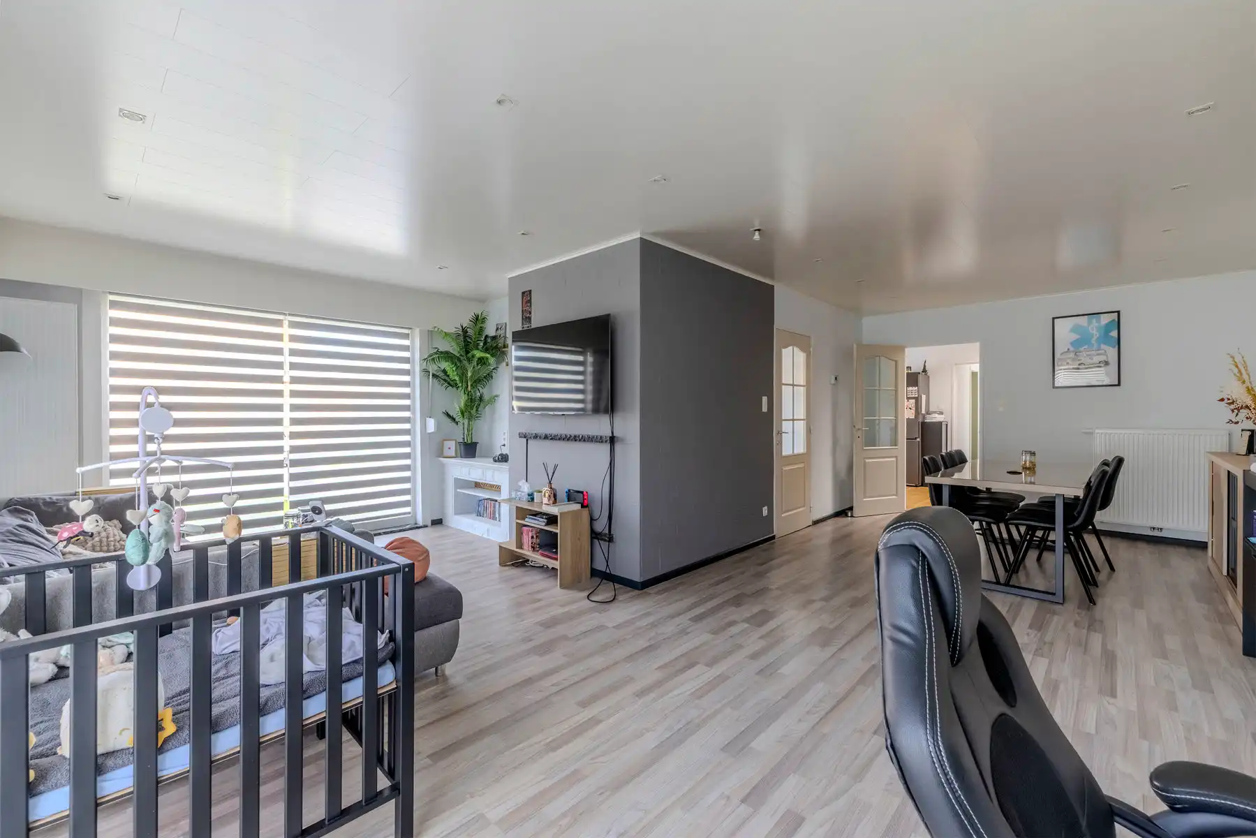 Deels gerenoveerde woning met 3 slpks en tuin op 405m2 foto 5