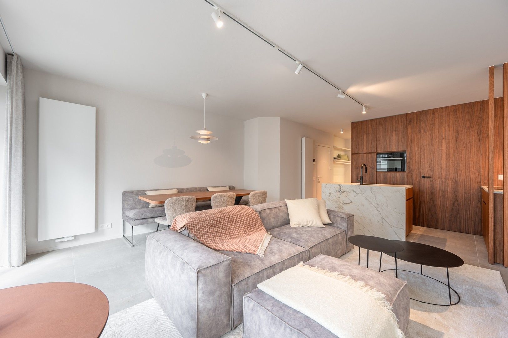 Luxueus gerenoveerd appartement met zijdelings zeezicht, ideaal gelegen nabij het Driehoeksplein. foto {{pictureIndex}}