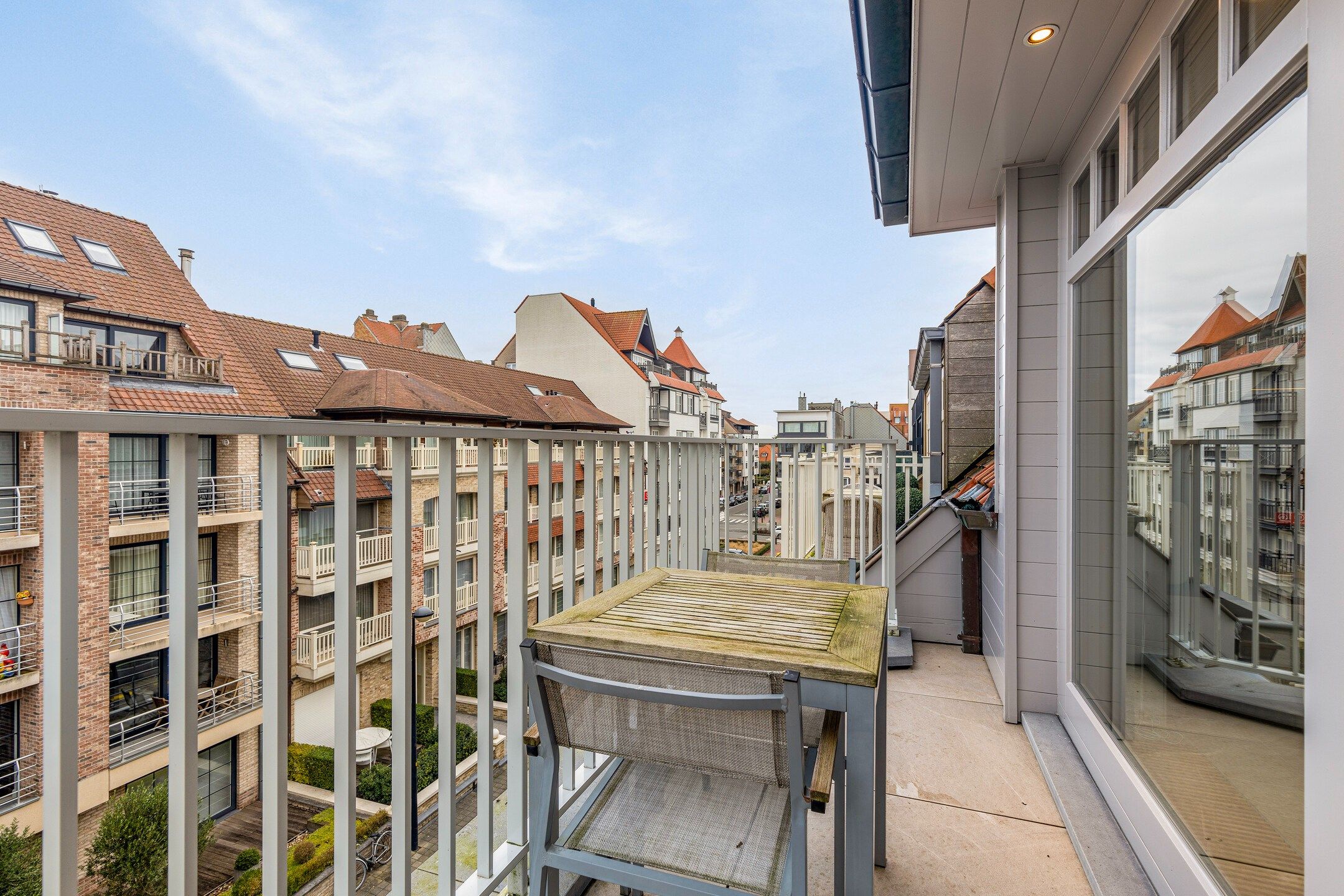 Kwalitatief gerenoveerd penthouse met mooie terrassen gelegen in de Kopsdreef te Knokke.  foto 26