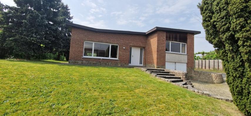 Rustig en welgelegen EENGEZINSWONING, open beb., op 15 are 92 ca foto {{pictureIndex}}