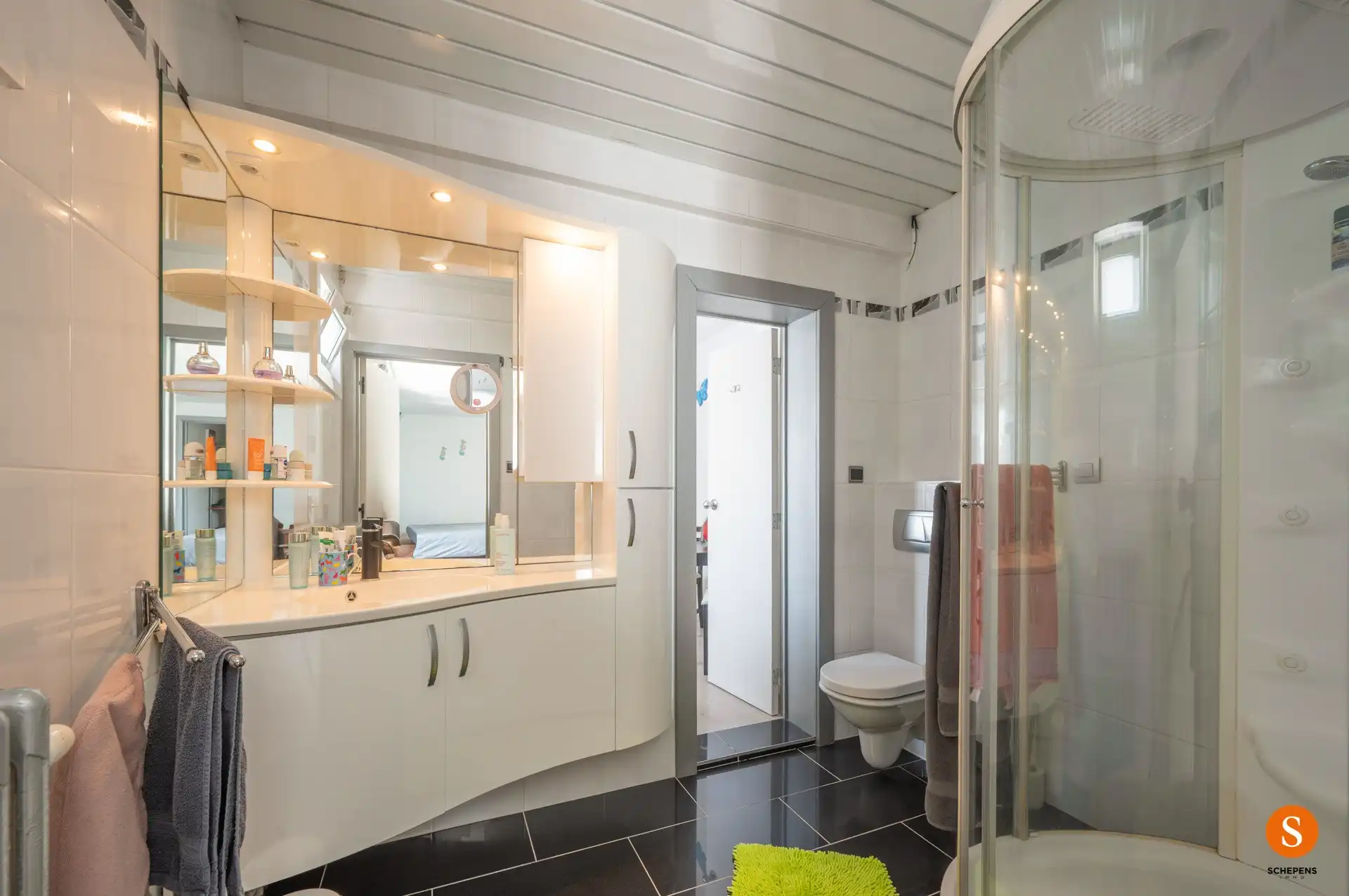 TE KOOP – Verhuurde B&B met 7 kamers én privé-woonst voor uitbaters in hartje De Haan. foto 11