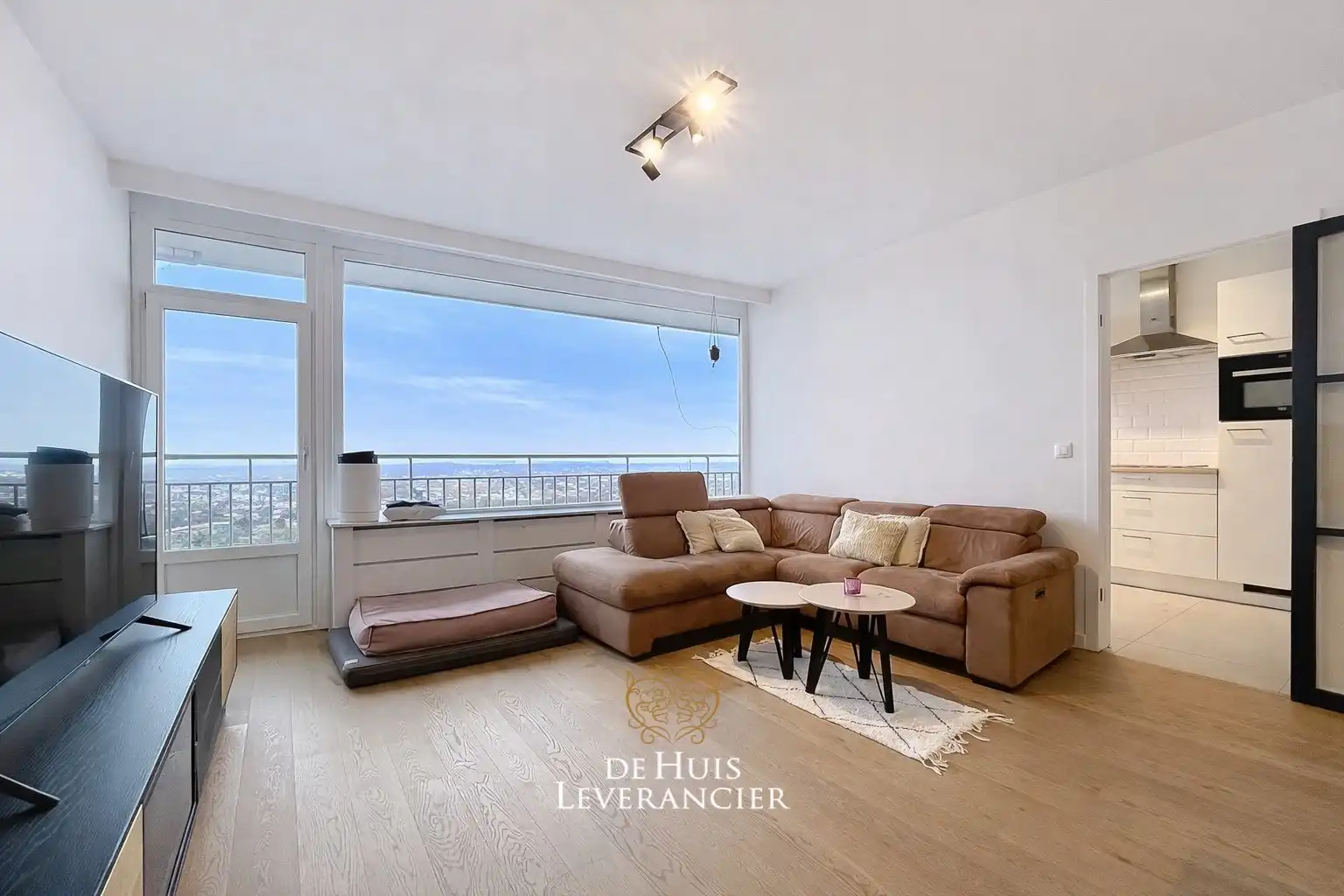 centraal gelegen, gerenoveerd appartement met panoramische zicht op 2 terrassen foto 8