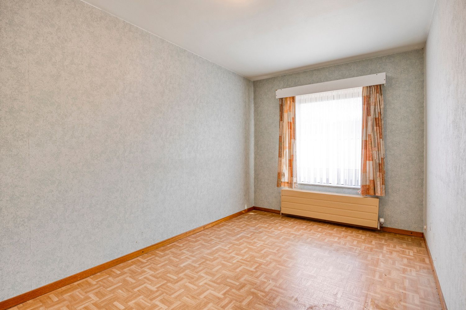 GELIJKVLOERS APPARTEMENT MET 3 SLAAPKAMERS EN INPANDIGE GARAGE TE HALEN! foto 18