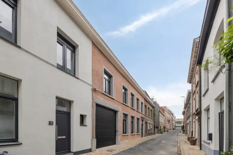 Herenhuis, 305 m2 bewoonb, met tuin en 50 meter van de schelde! foto {{pictureIndex}}