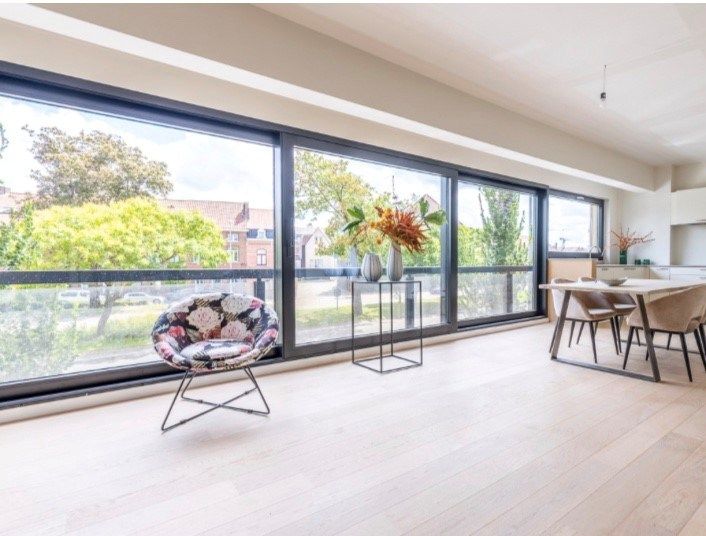 Ruim appartement met 3 slaapkamers en garage te Brugge! foto 2