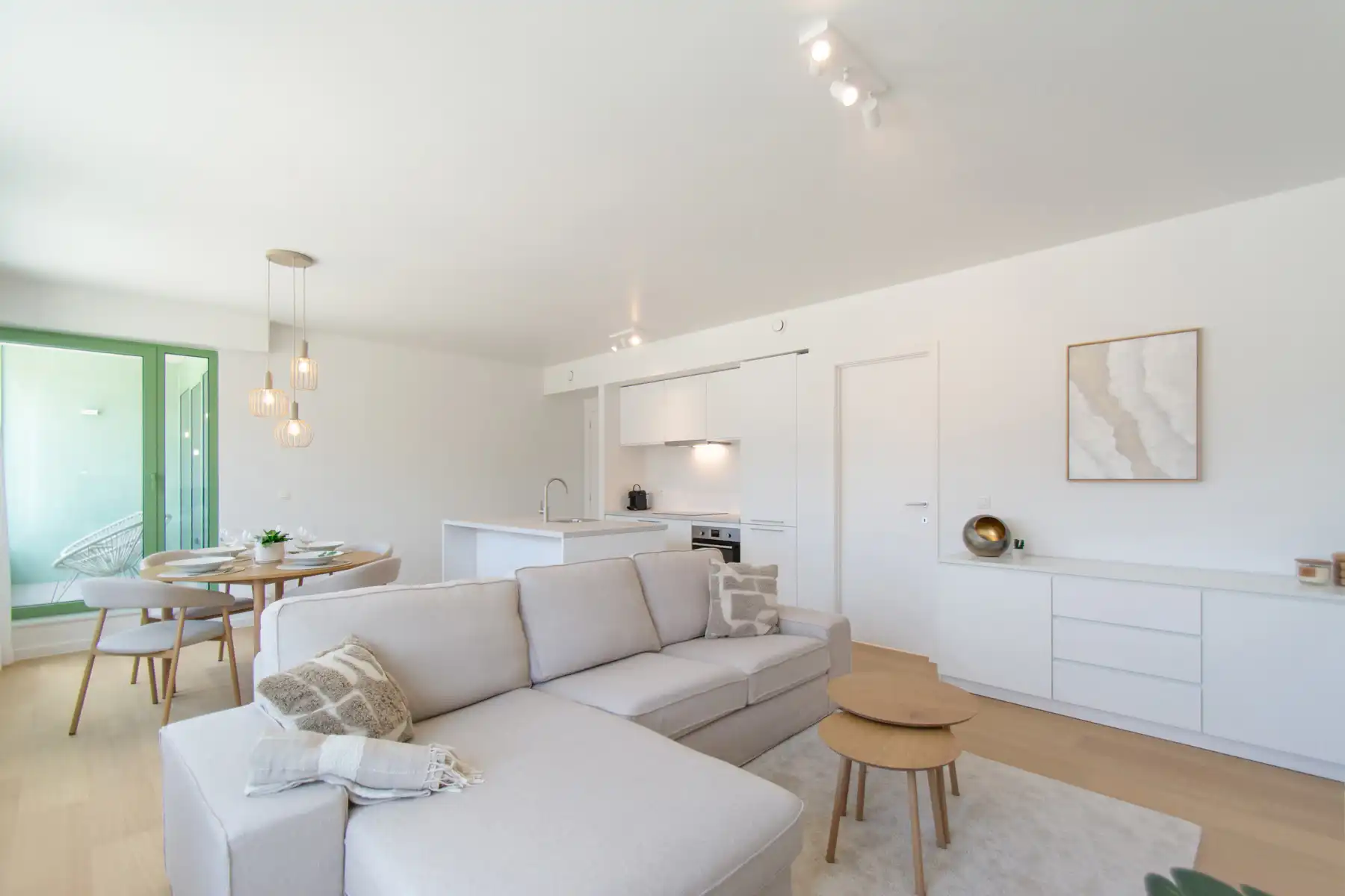 Prachtig gemeubeld 2- kamer appartement met mooi terras foto 3