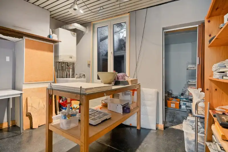 Handelspand met brede glasgevel en uitstekende visibiliteit in centrum Mechelen foto 5