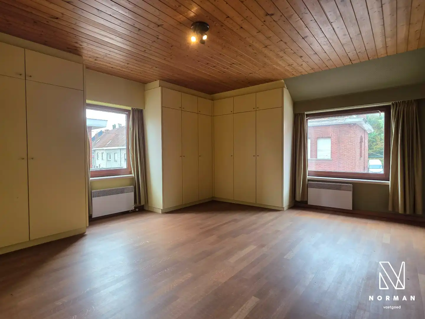 Ruime woning met inpandige garage en 3 slks op een prachtig perceel van 1218 m². foto 11