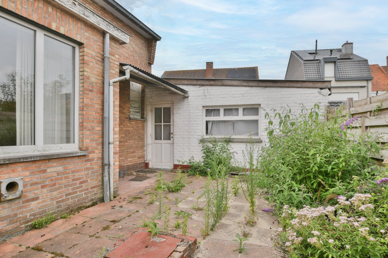 Te renoveren woning met potentieel in hartje St-Kruis! foto 7