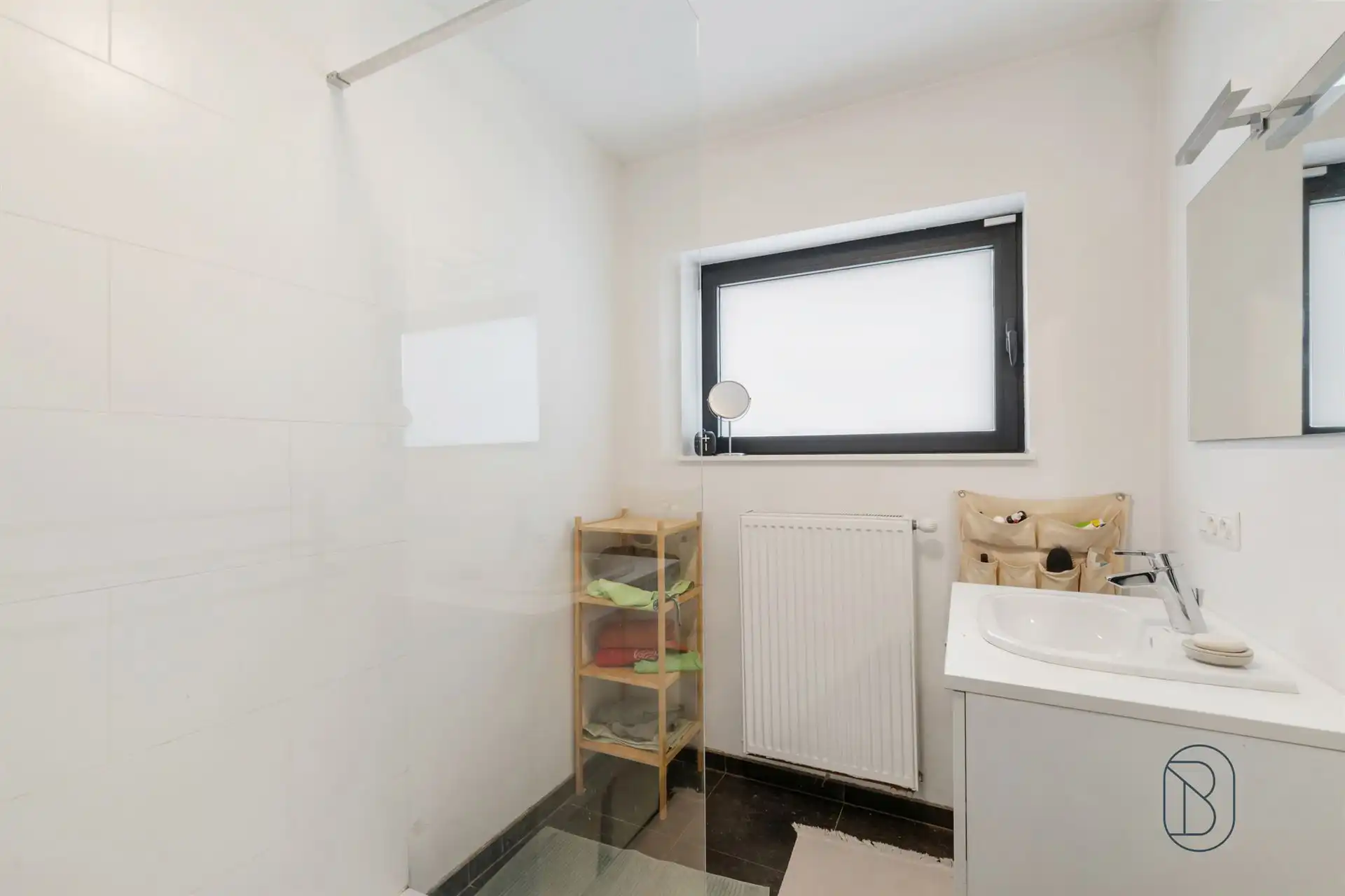 Topgelegen gelijkvloers appartement met 2 slk, tuin + aparte garagebox foto 12