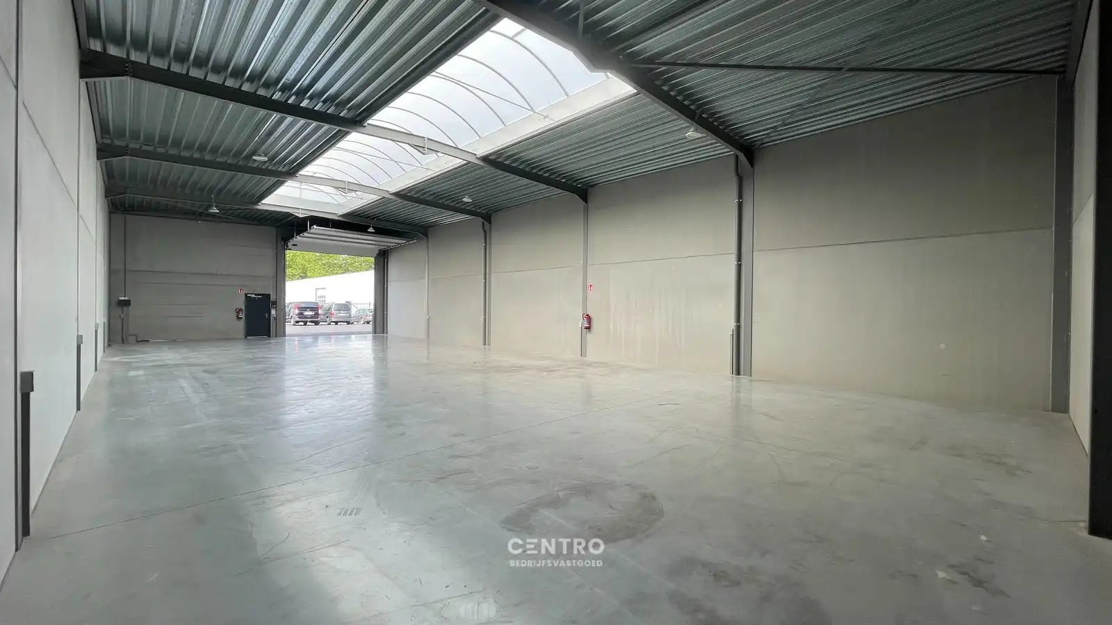 Instapklaar MAGAZIJN te huur met vlotte bereikbaarheid in het industriepark "Blauwe Toren" te 8000 Brugge. foto 3