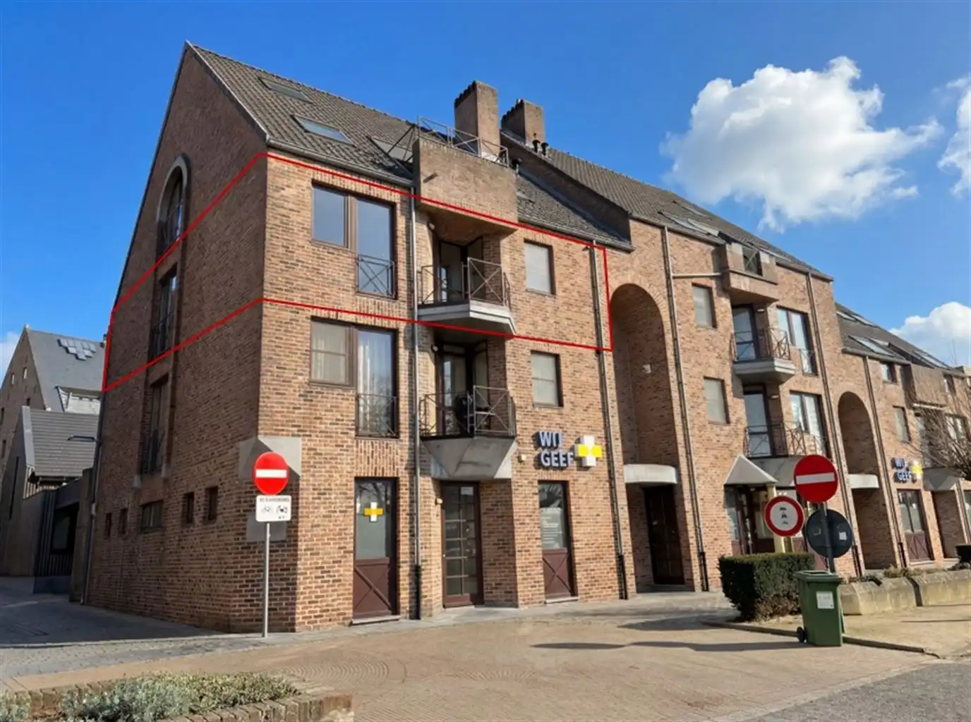 Prachtig 2 (+1)-slaapkamer appartement met terrasje, autostaanplaats en berging op een toplocatie nabij de Markt van Maaseik. foto 16