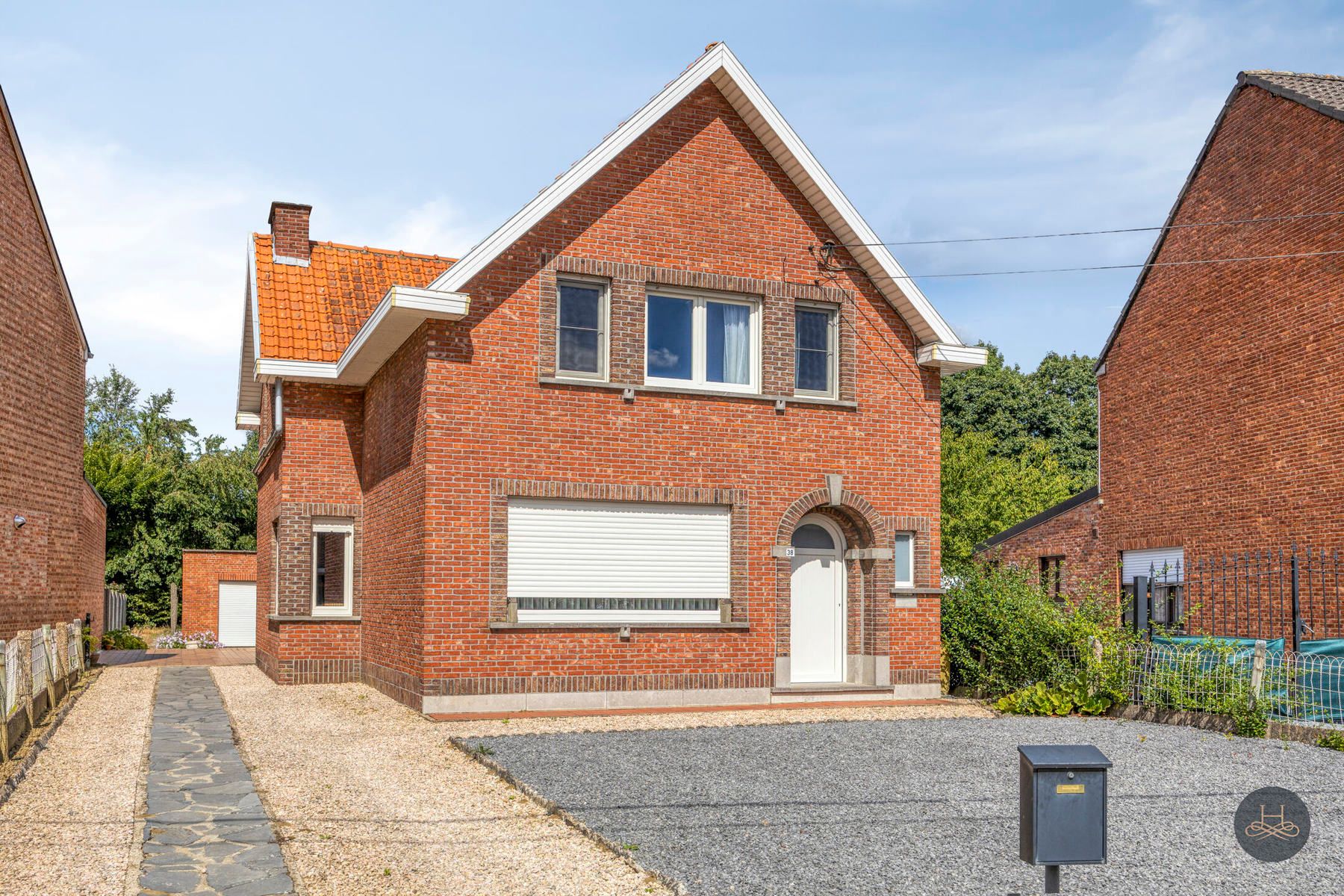 Hoofdfoto van de publicatie: Te renoveren woning in rustige omgeving