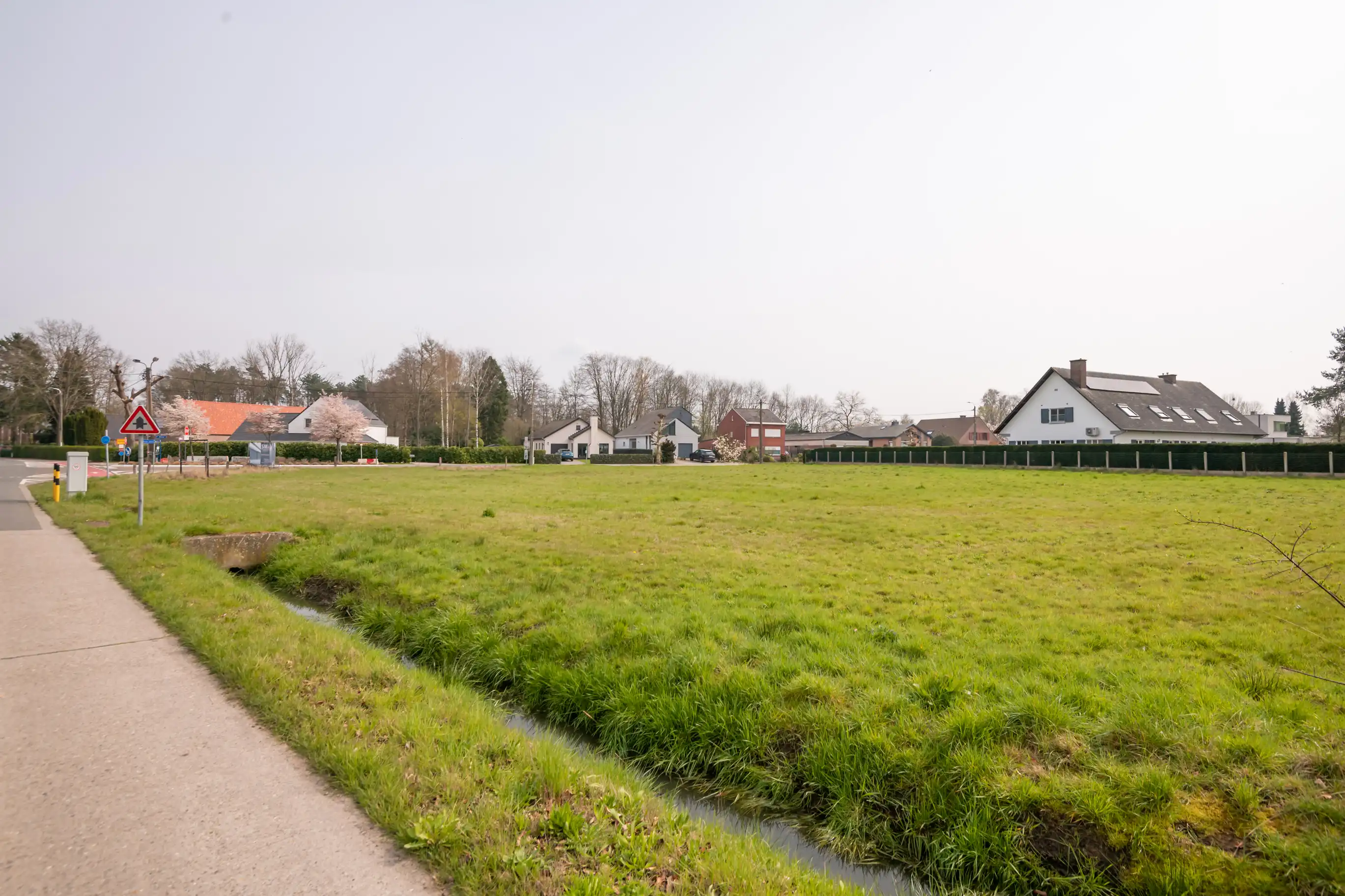 Ruime bouwgrond van 18 are in groene omgeving te Rijmenam foto 5