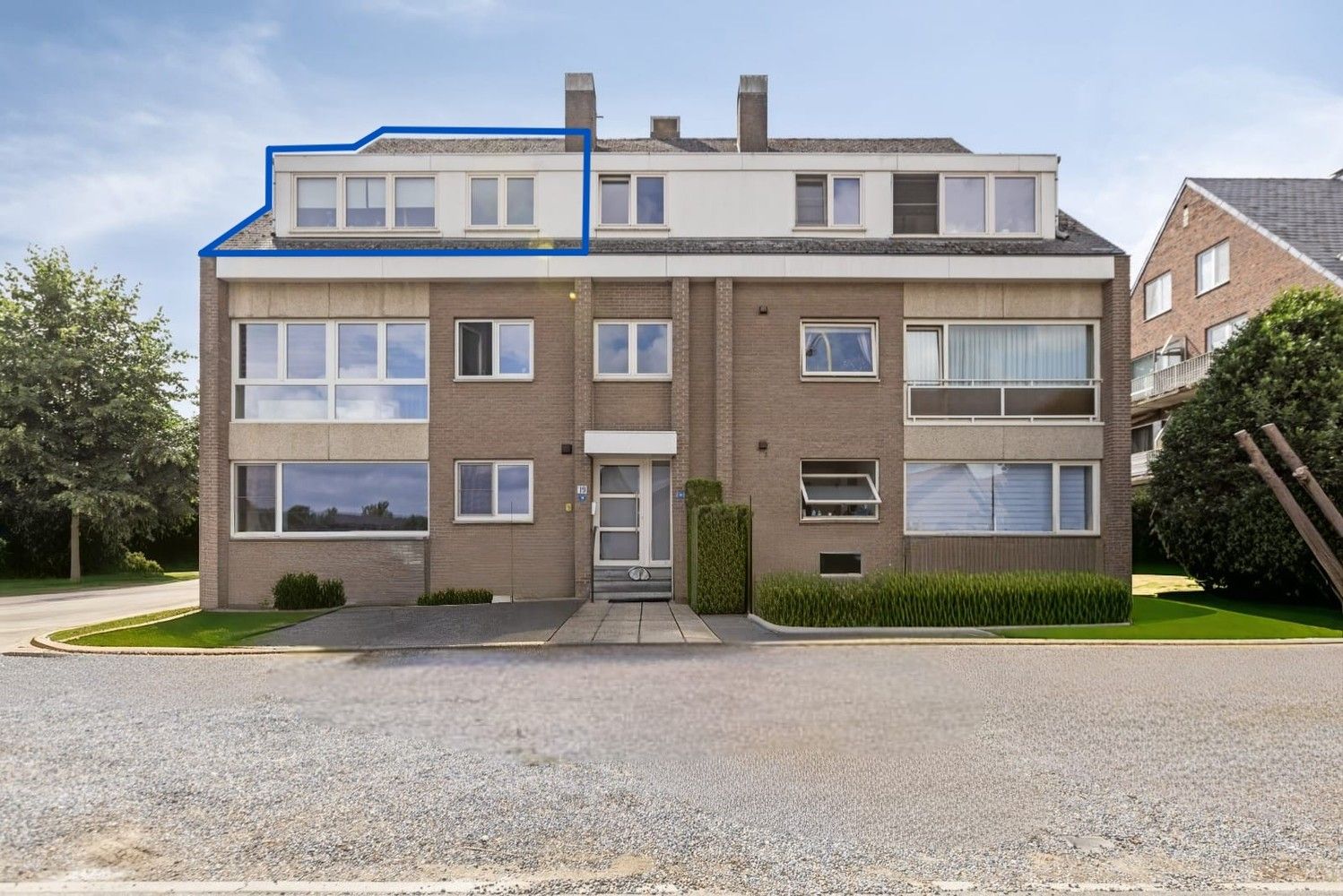 Instapklaar en ruim appartement met drie slaapkamers op een strategische locatie in Lanaken foto 2