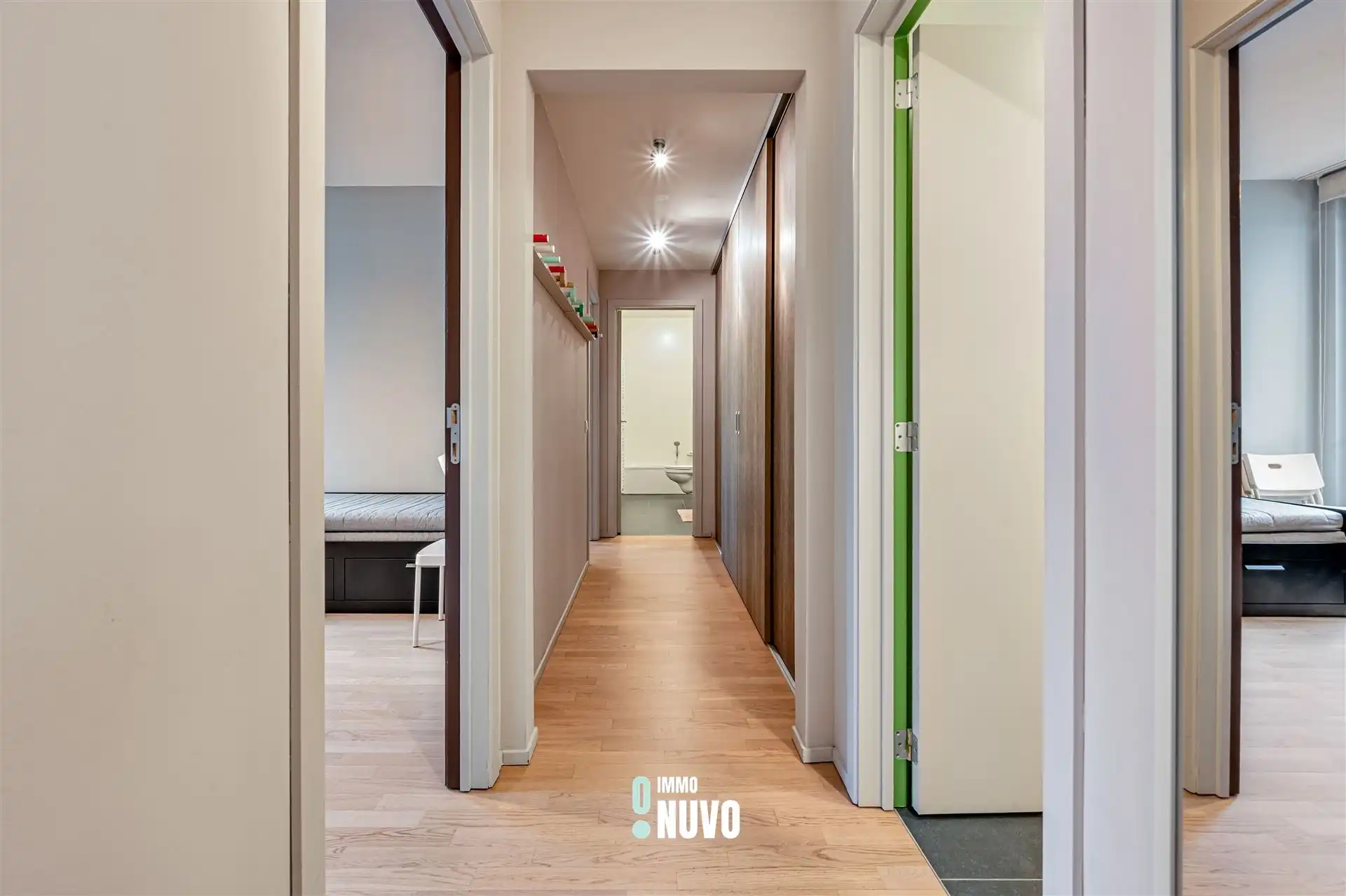 Lichtrijk 2‑slpk appartement in Europese wijk foto 8