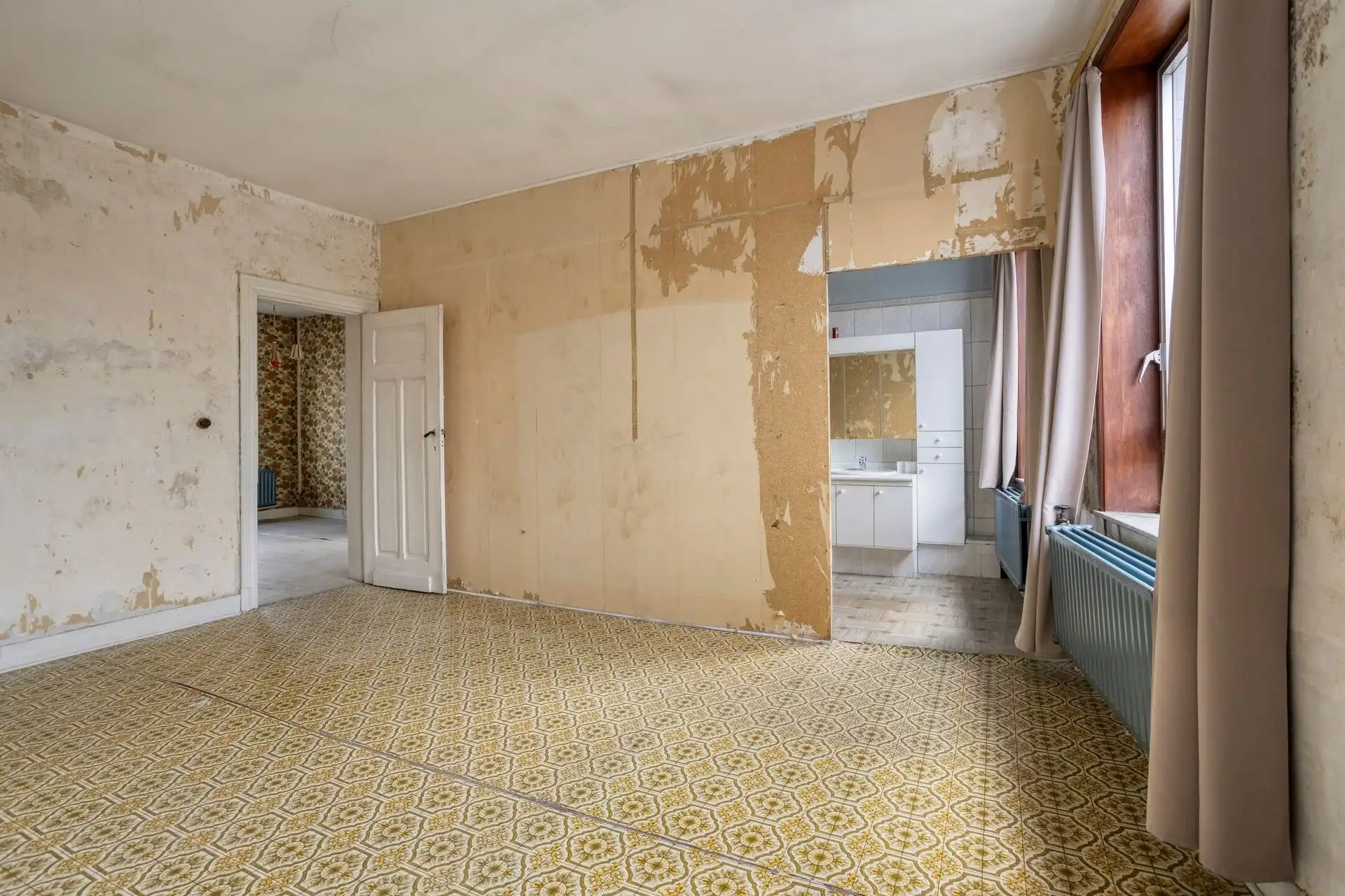 CENTRUM DWORP : groot atelier (+/-220m²) + woning op een perceel van 10are   foto 18