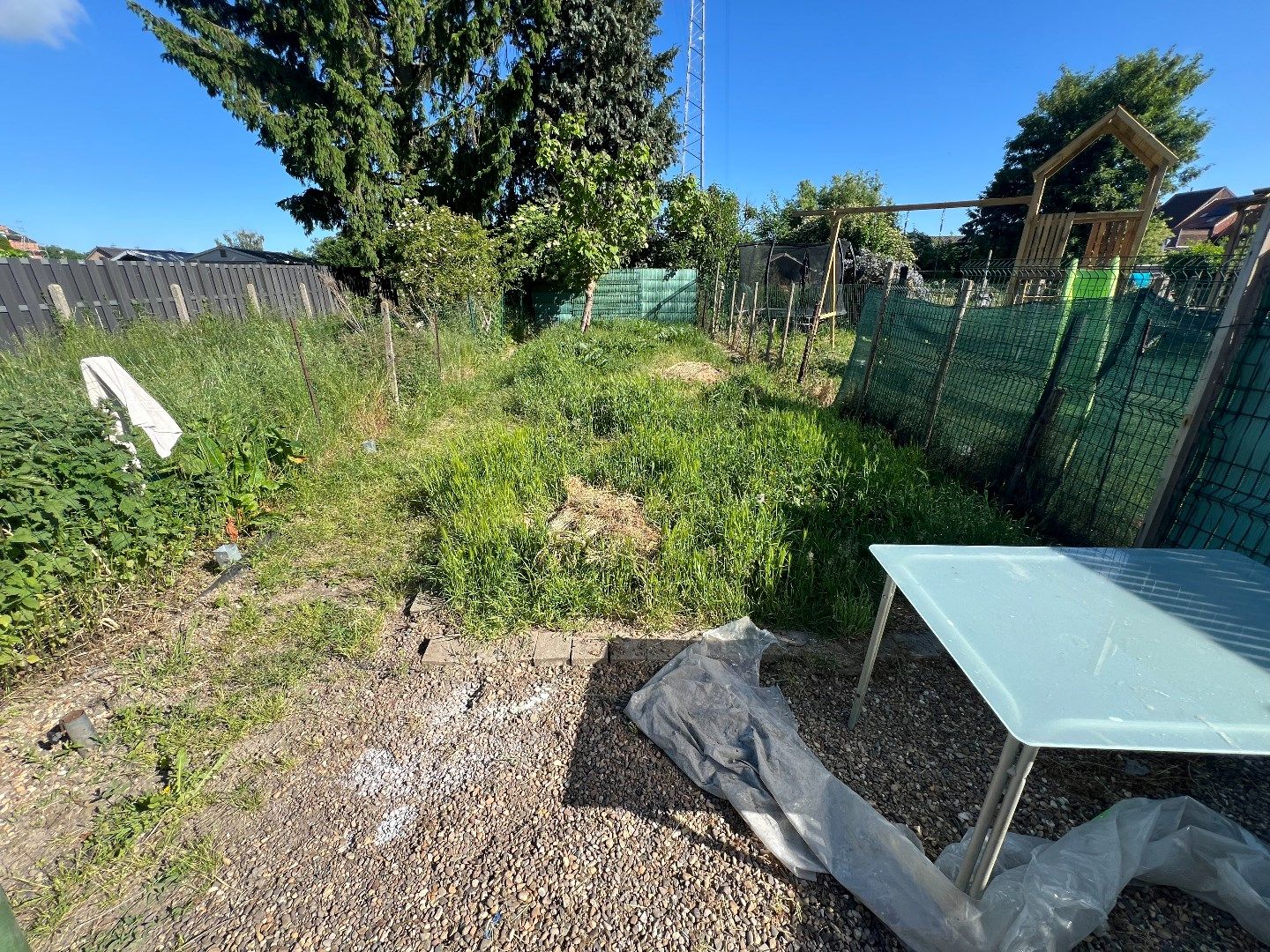 Volledig gerenoveerde woning met 2 slpks en 90 m² tuin op toplocatie in Tienen. foto 2