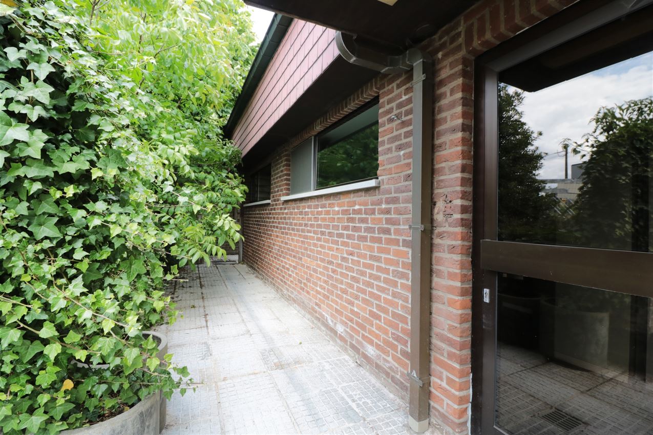 Ruim huis met praktijkruimte en 4 slaapkamers foto 7