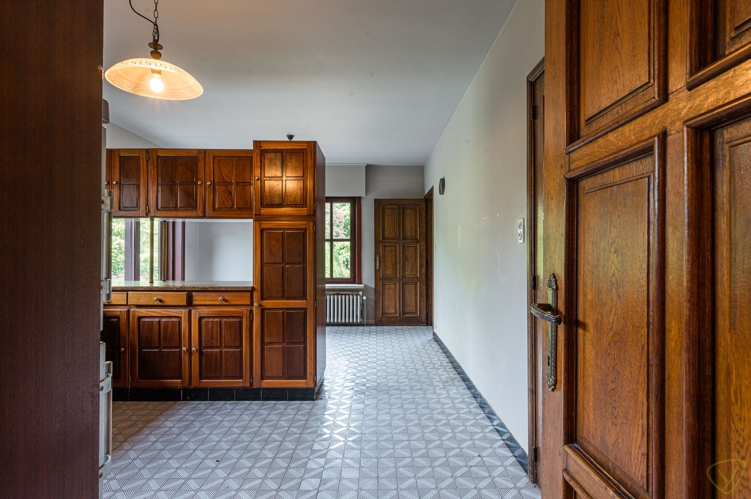 Vrijstaande te renoveren villa op uitzonderlijk groot perceel met bosgrond in Lembeke foto 6