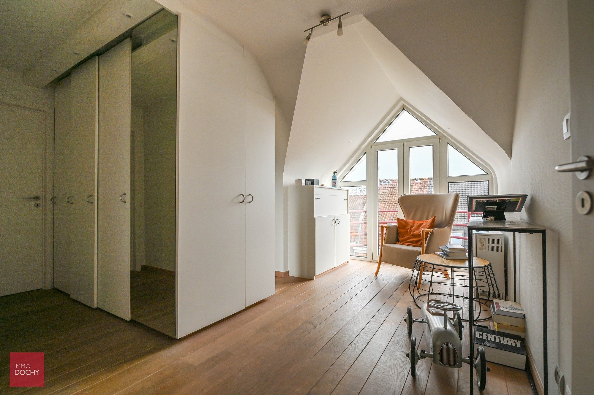 Vernieuwd ruim dakappartement | Doorniksewijk foto 10