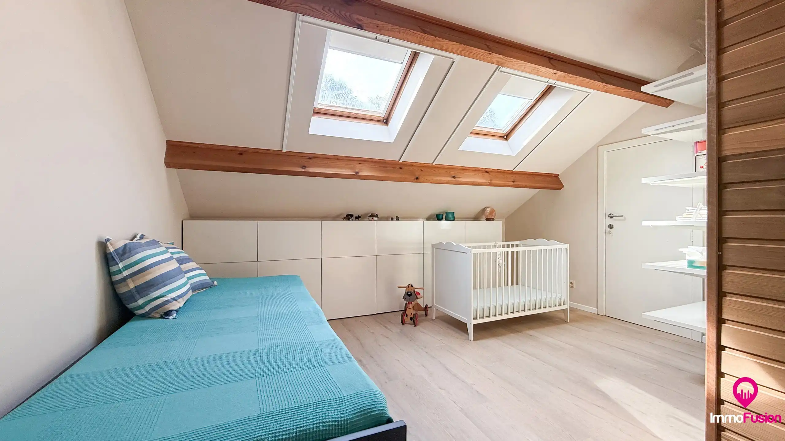 Ruime gezinswoning met 4 slaapkamers en prachtige tuin foto 28