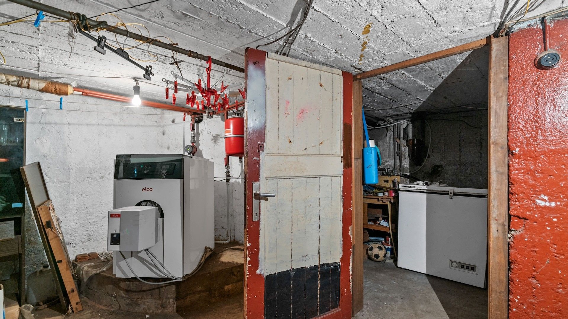 Te renoveren woning met 4 slpk's op een perceel van 3a 20 ca foto 15