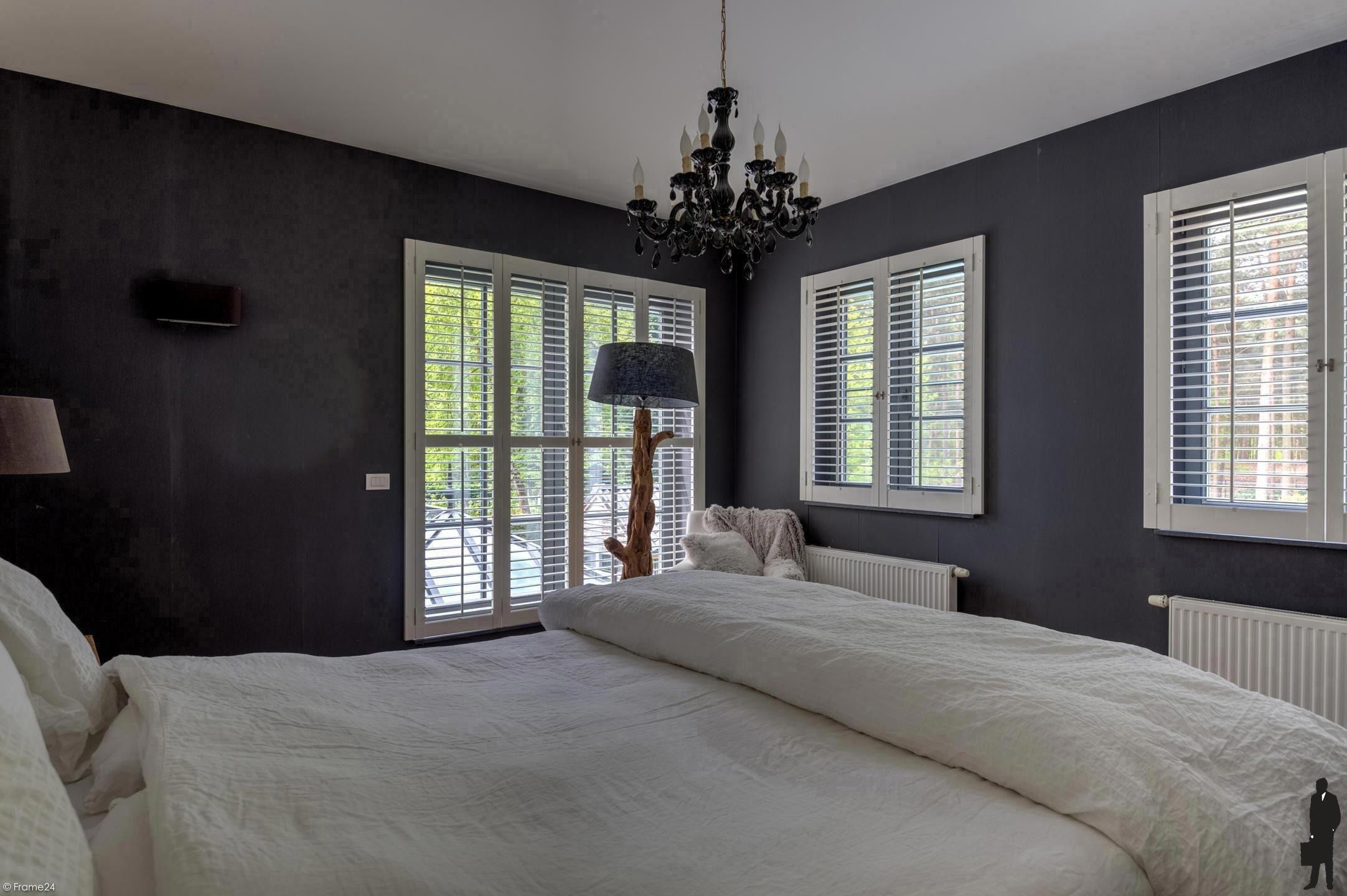 Grenzende aan bosgebied, sfeervolle villa op ca. 2.325m² foto 12