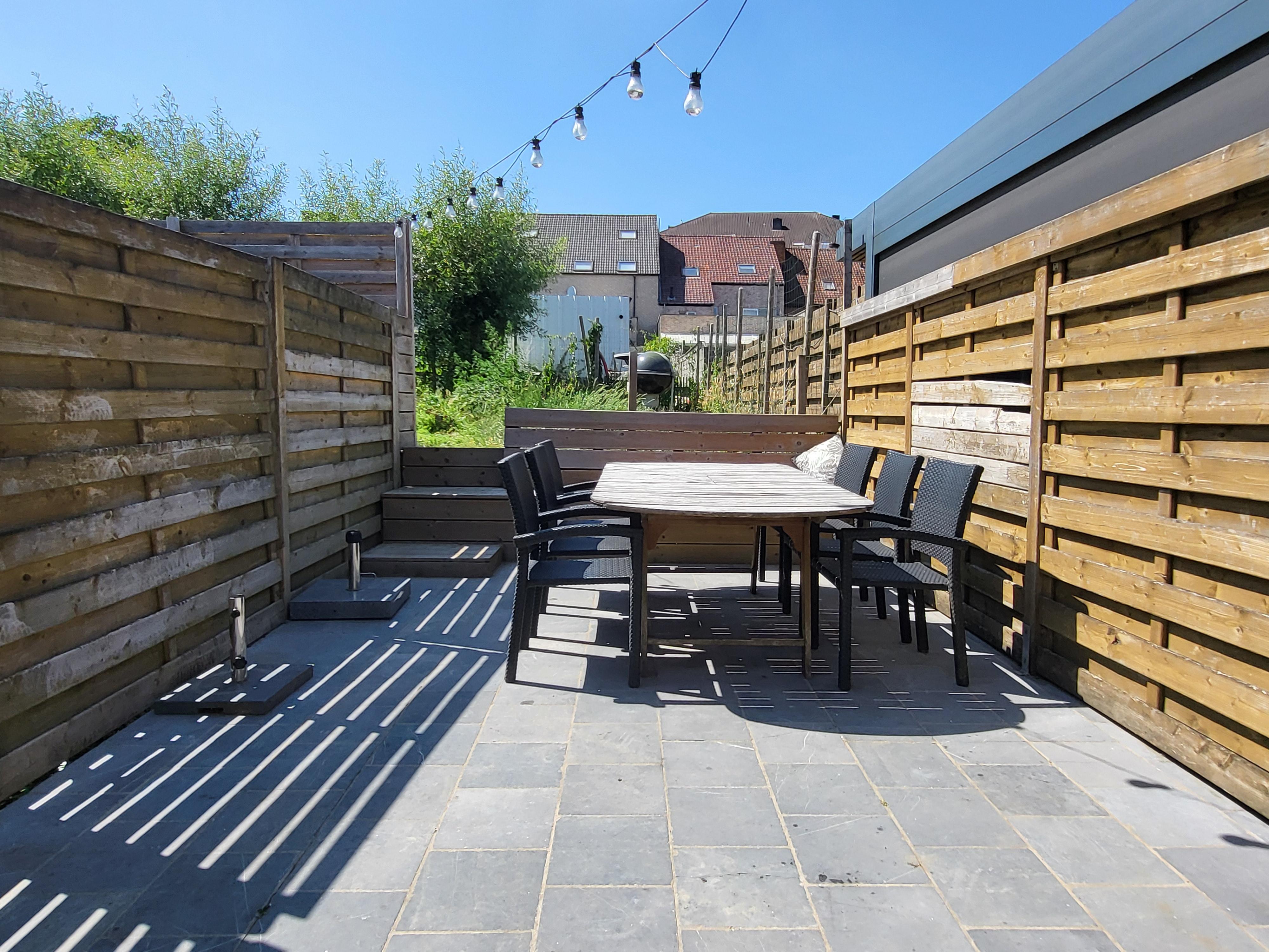 Charmant gerenoveerde woning v 2007-09 op 130m² met zuidgericht terras, rustige ligging.  foto 3